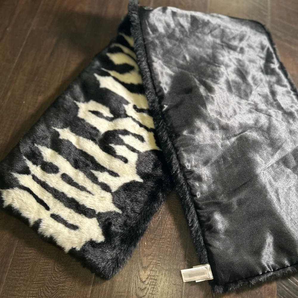 Black and White Faux Fur ‘TRAPSTAR’ Stole